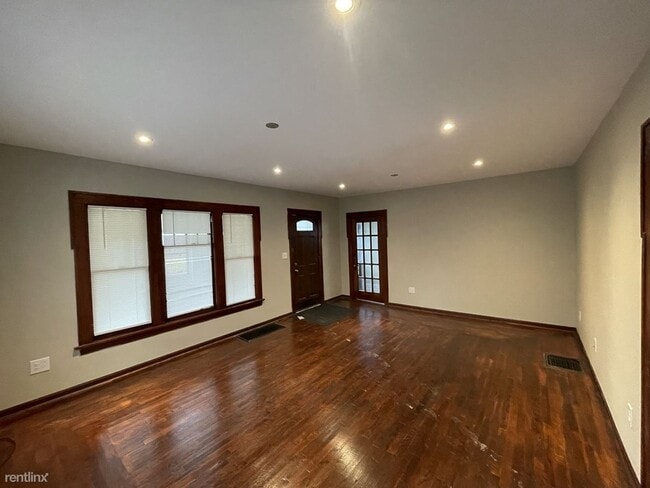 Building Photo - 3 br, 1 bath House - 925 S Holmes St
