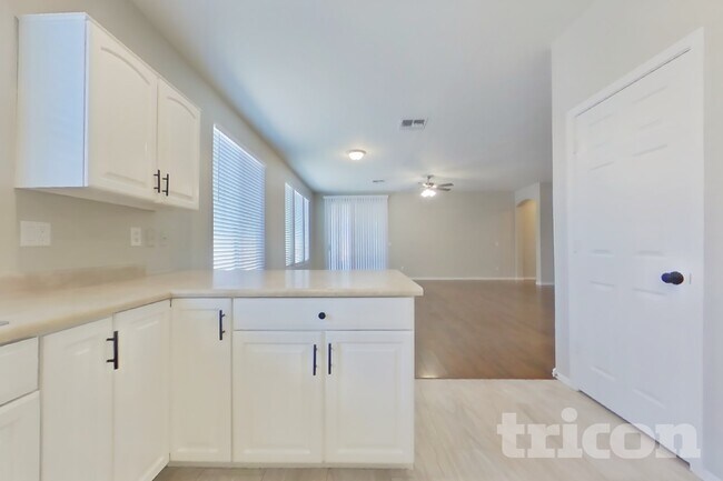 Foto del edificio - 6608 S 45th Ln