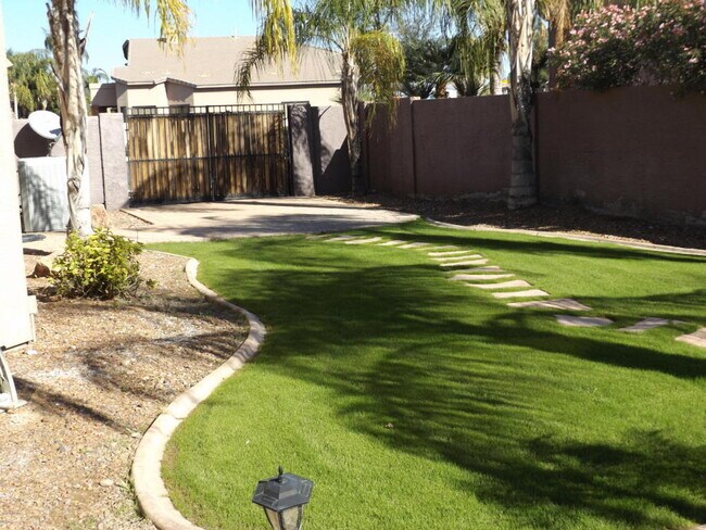 Building Photo - OCOTILLO LAKE HOME WITH POOL AND SPA AVAIL...