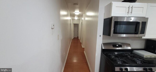 Building Photo - 418 N 41st St