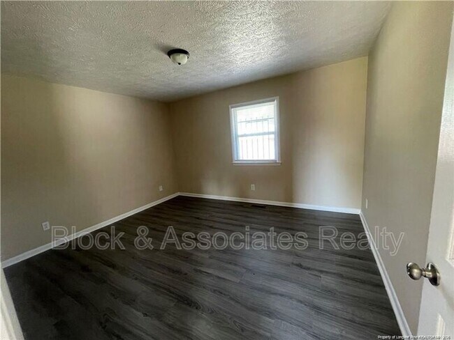 Foto del edificio - 4959 Fieldcrest Dr