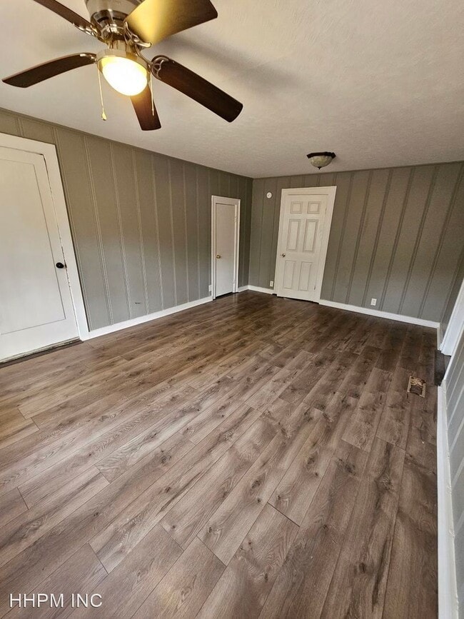 Building Photo - 3 br, 1 bath House - 211 West Rasch Road
