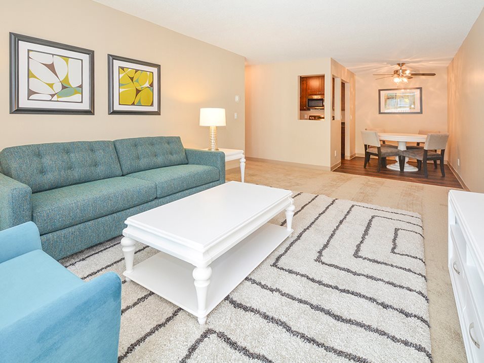 Royal Oaks Apartments Apartments in Eagan, MN