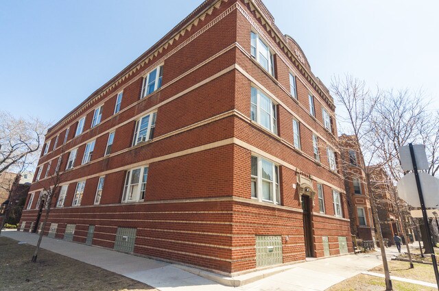 Primary Photo - 857 N Hoyne Ave