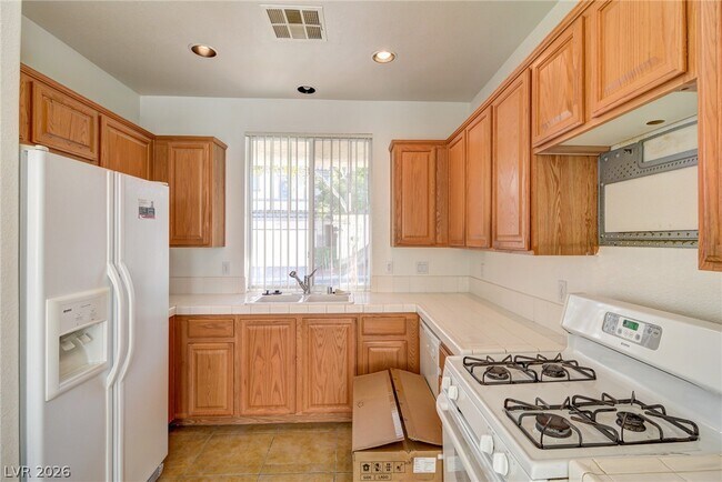 Foto del edificio - 6180 Bridgeport Hills Ave
