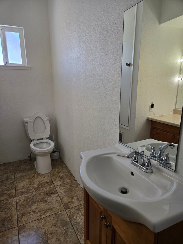 Primary Photo - 1603 Walnut Ave