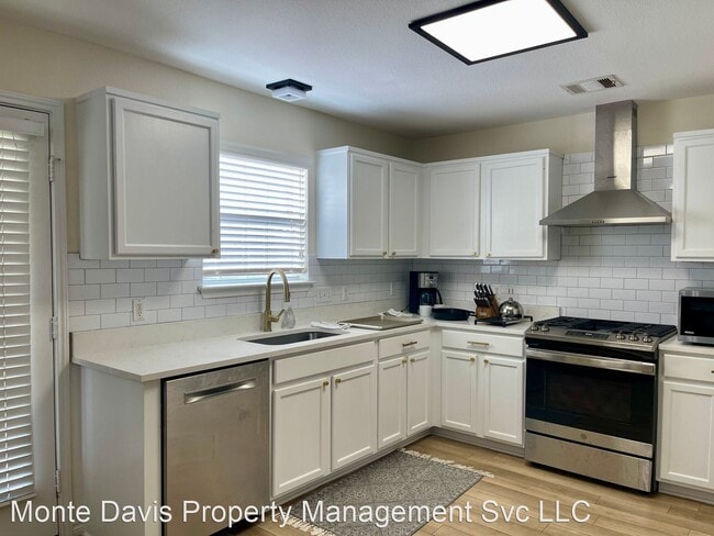 Building Photo - 3 br, 2.5 bath House - 11505 Bruce Jenner ...