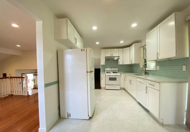 Building Photo - 152 Edison Ave