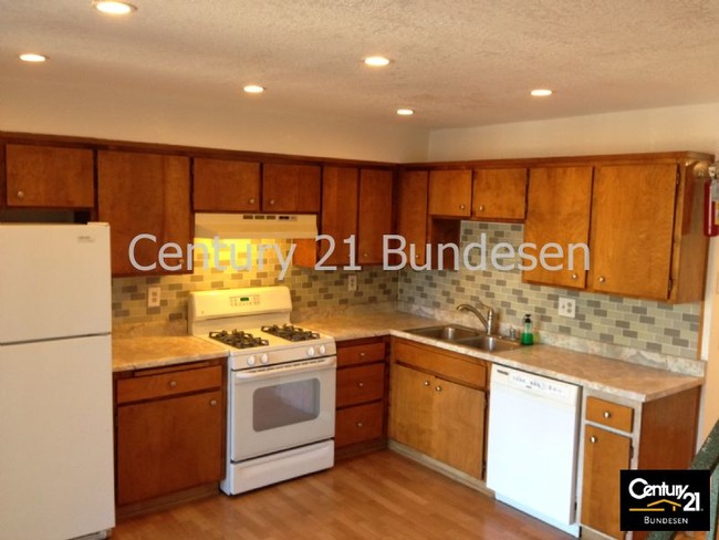 Building Photo - 2 Cedar Cir