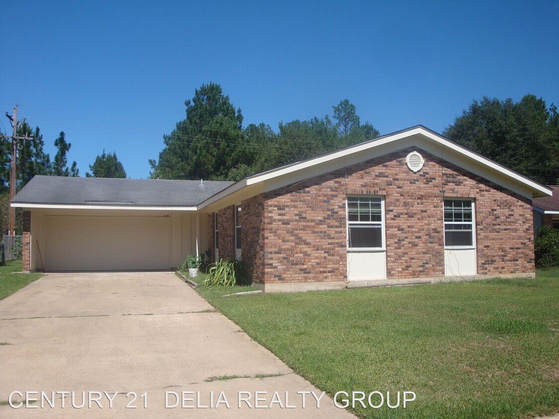 3 br, 2 bath House 2022 Glenhaven St House Rental in Deridder, LA