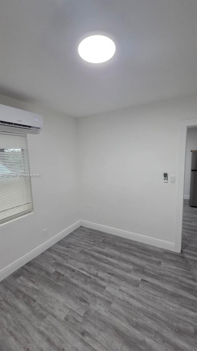 Foto del edificio - 855 NW 3rd Terrace