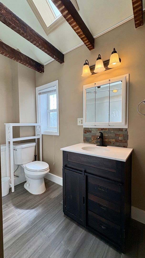 Building Photo - 2 Bedroom 1 Bathroom in Columbia with bonu...