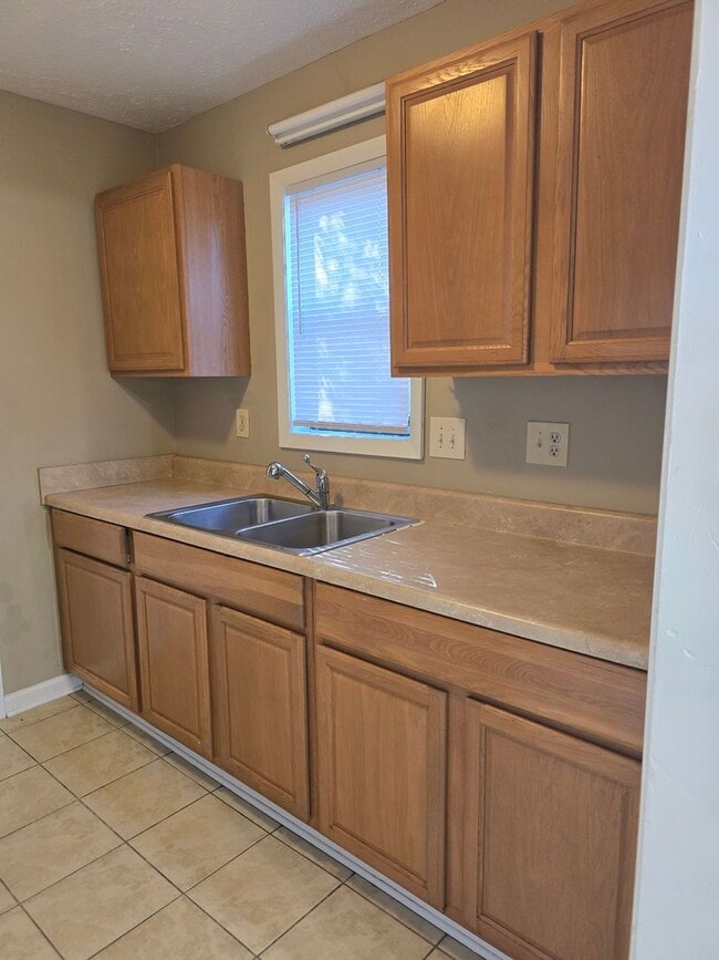 Foto del edificio - NEW LISTING!!