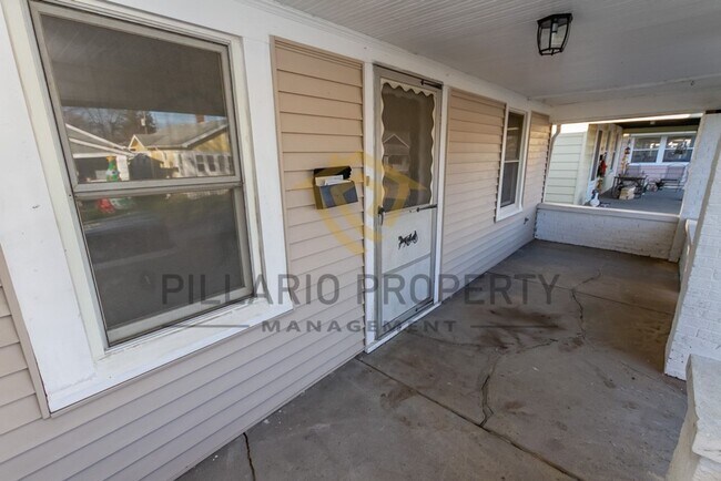 Foto del edificio - Charming 3-Bedroom Bungalow Near Garfield ...