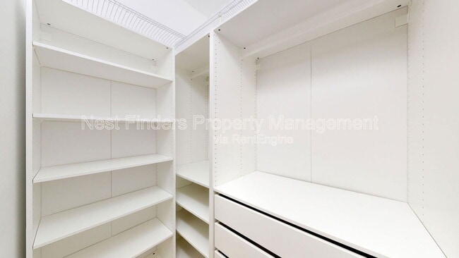 Foto del edificio - 7990 Baymeadows Rd E