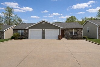 Building Photo - 3402 E St Charles Rd