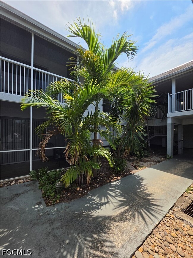Building Photo - 1849 Maravilla Ave