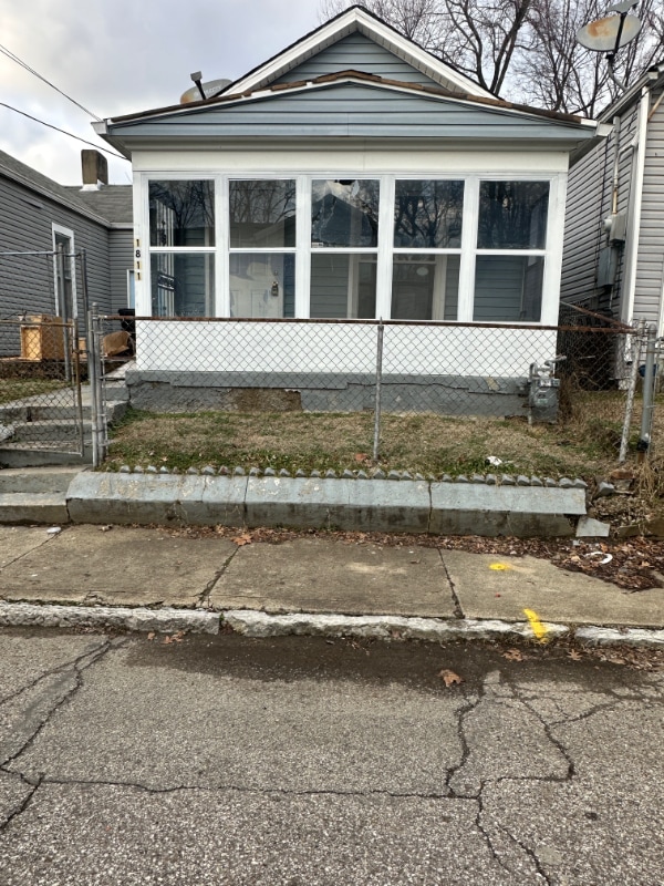 Building Photo - 1811 Owen St