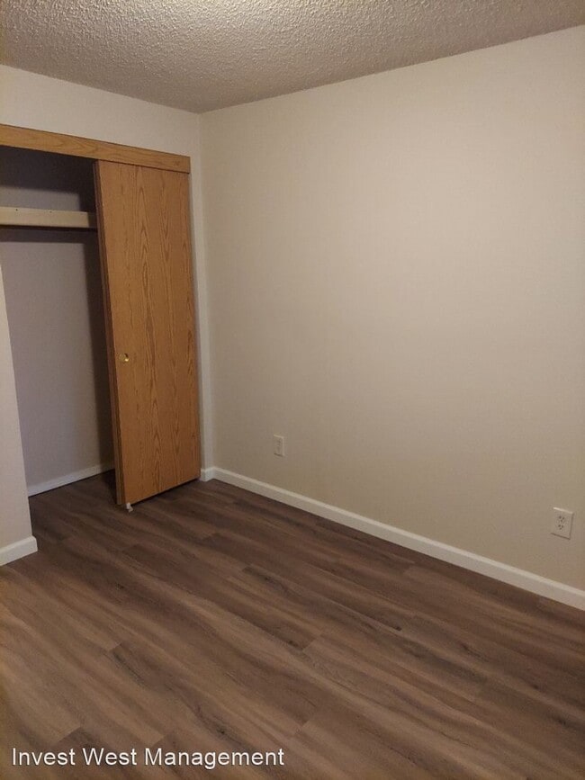 Building Photo - 1 br, 1 bath Apartment - 8402 NE 8TH WAY 8...