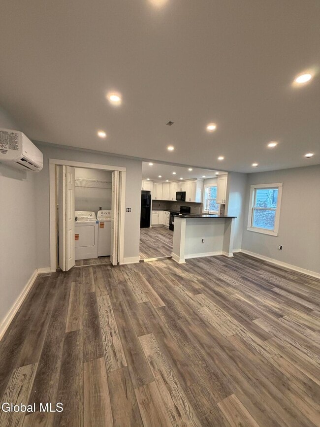 Building Photo - 1804 3rd Ave