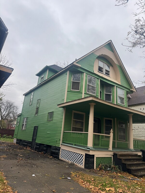2217 E 81st St Cleveland, OH 44103 – photo 1