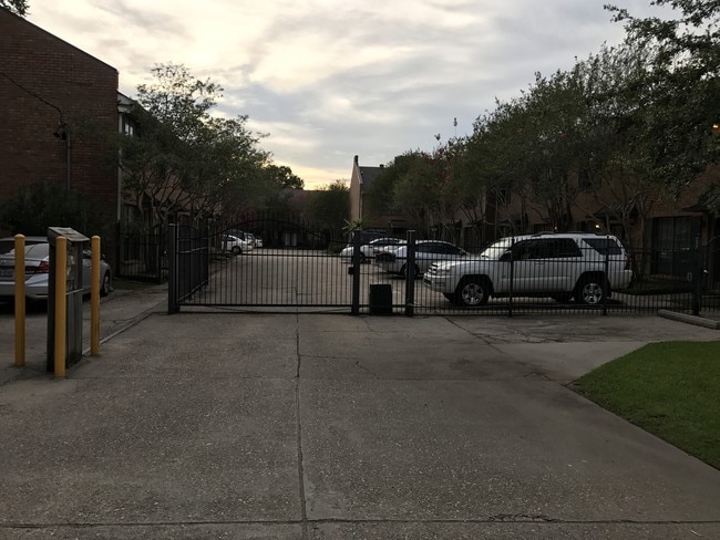 Gated Community - 2293 Hollydale Ave Apartment