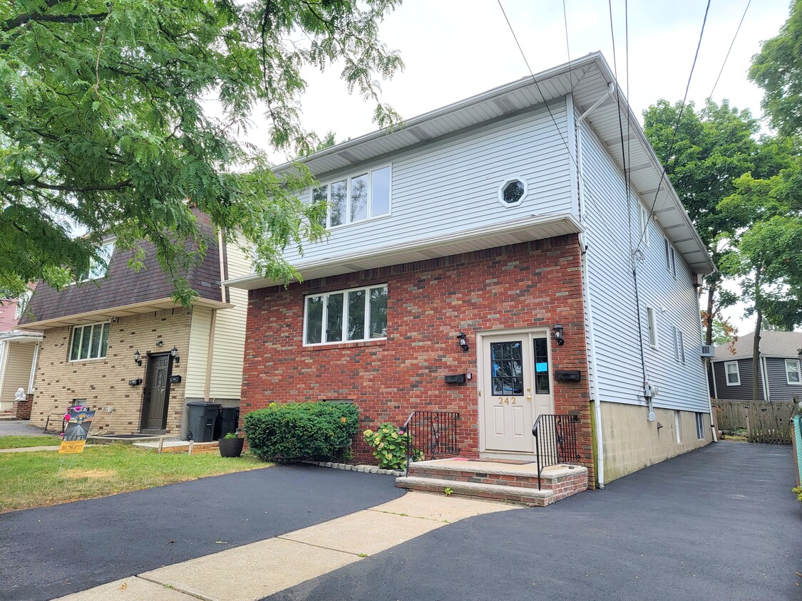 2nd floor apartment for rent - 242 Terrace Ave