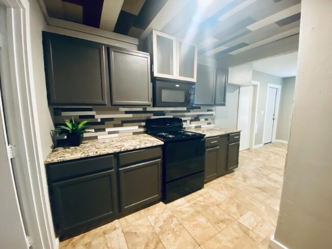 Foto del edificio - 815 Fairway Dr
