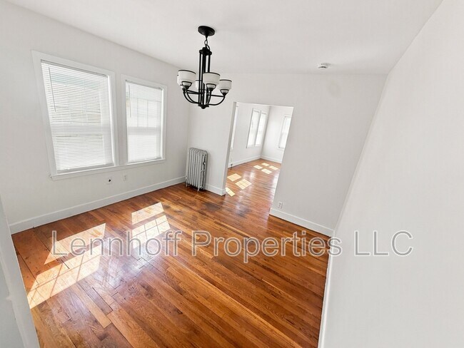 Building Photo - 17 1st St