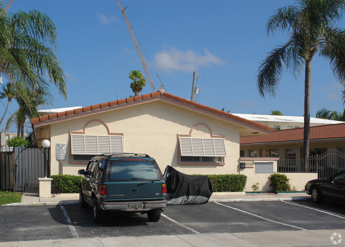 Building Photo - Sea Breeze Apartments