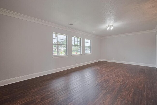 Foto del edificio - 8045 Ridgeview Dr