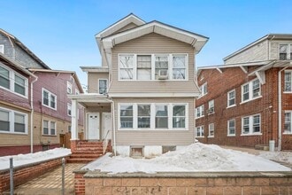 Building Photo - 22 Poe Ave