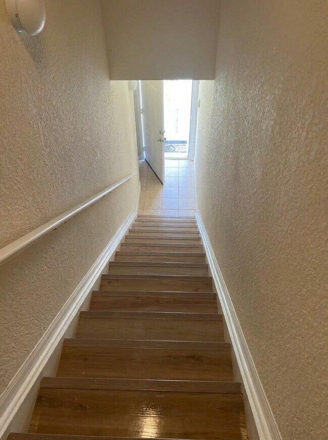 Building Photo - 136 SW Peacock Blvd