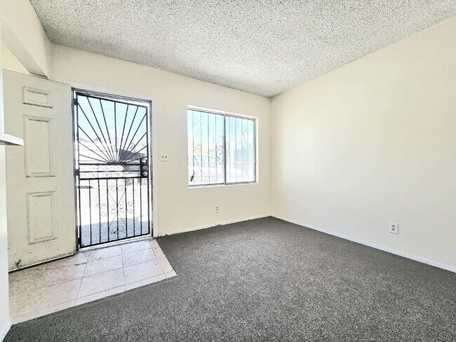 Foto del edificio - Spacious 1-Bedroom Home with Large Yard!!!
