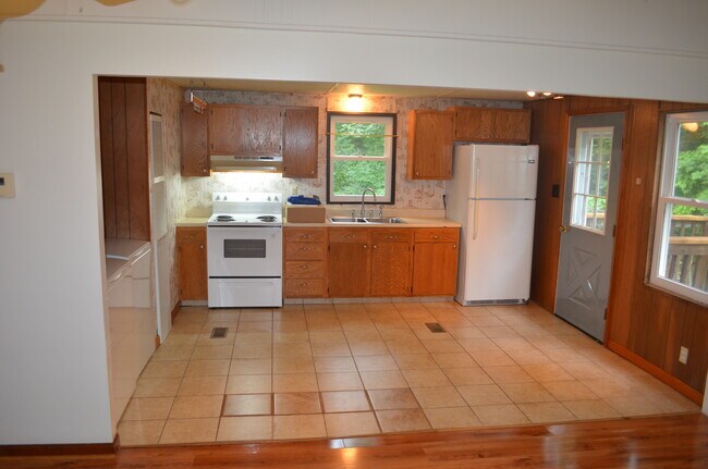 Foto del edificio - 7422 Angel Ridge Rd