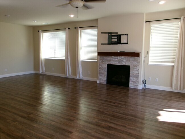Foto del edificio - Beautiful 3bd, Office, 2 bath home in Spanish Springs
