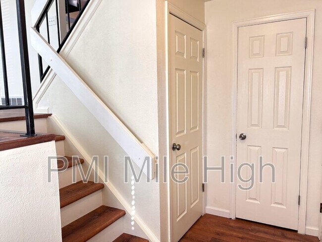 Foto del edificio - 6621 W 112th Pl