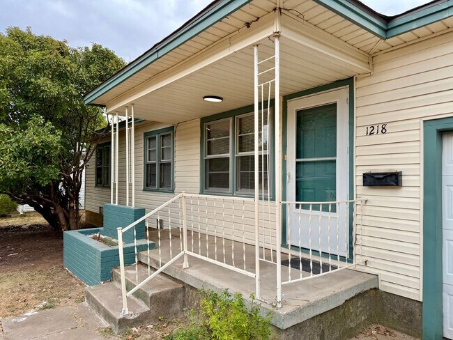 Foto del edificio - 1218 NW Logan Ave