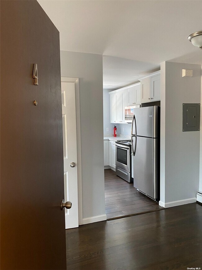 237 Deer Park Ave Unit 1, Babylon, NY 11702 Apartments in Babylon, NY