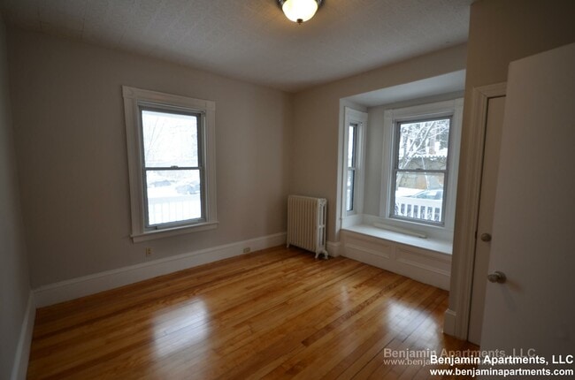 Building Photo - 124 Kenrick St