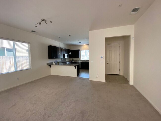 Foto del edificio - 3 Bedroom 3 Bathroom Home with Open Floor ...