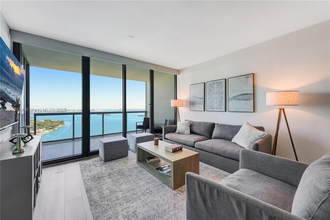 Foto del edificio - 601 NE 36th St