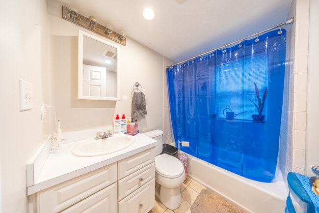 Building Photo - 1720 Beacon St