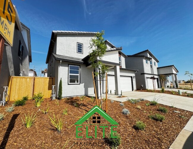 Foto del edificio - Beautiful 4 Bedroom, 3 Full Bath Two Story One year Old Home