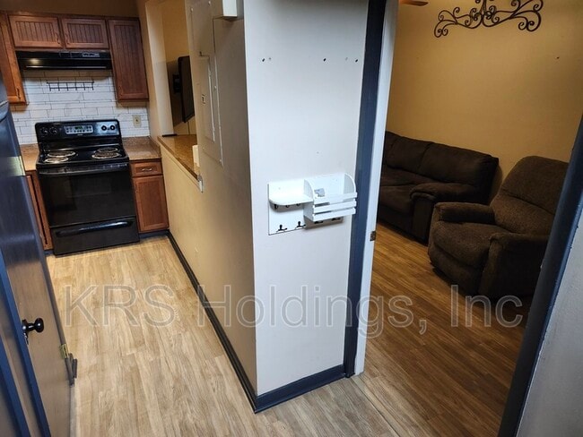 Building Photo - 1305 Bradley Dr
