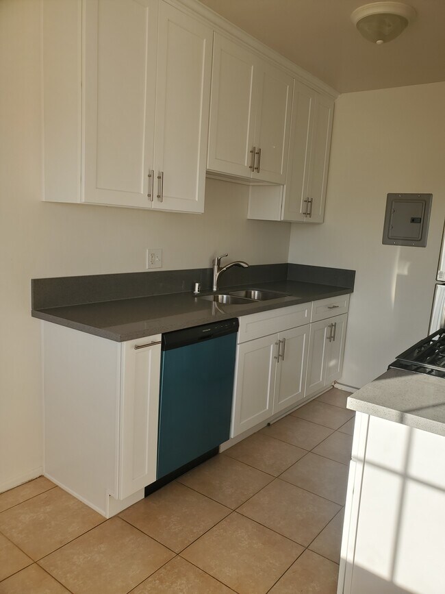brand new cabinets - Derian Apartments