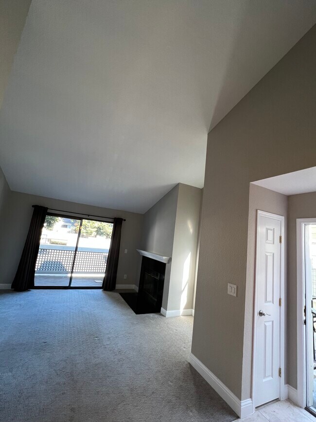 Building Photo - 115 Eastridge Dr