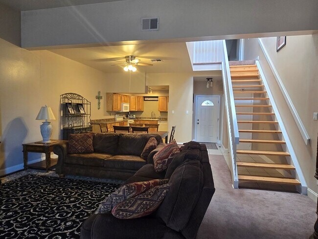 Foto del edificio - Spacious Condo With Covered parking