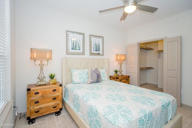 Building Photo - 1 br, 1 bath Apartment - 600 Pin Oak Rd 226