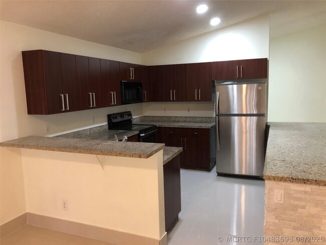 Building Photo - 4122 E Silverado Cir